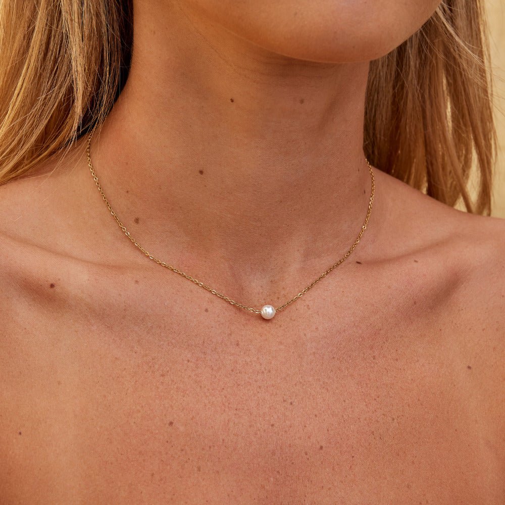 Solitaire Gold Pearl Necklace